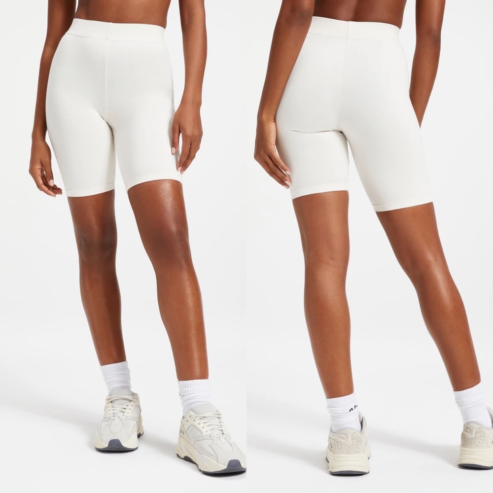 Good American ESSENTIAL BIKE SHORT bone001 | size 2